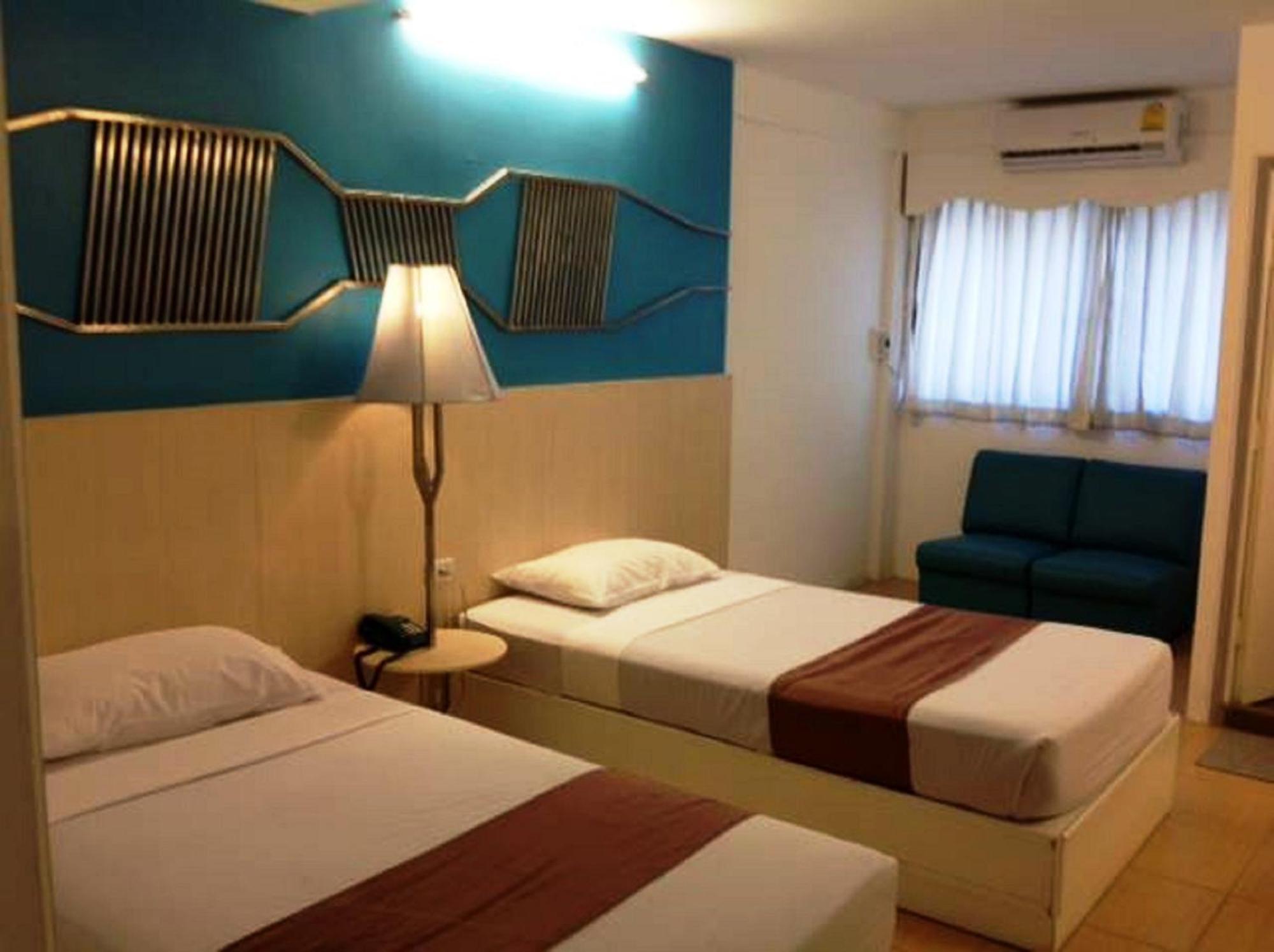 Highway Hotel — Photos 2